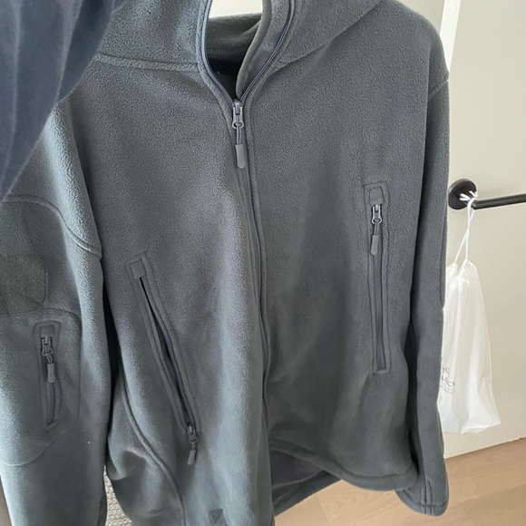 UNWORN XL FLEECE HOODIE. Brand new and purchased from a department store - Picture 1 of 3